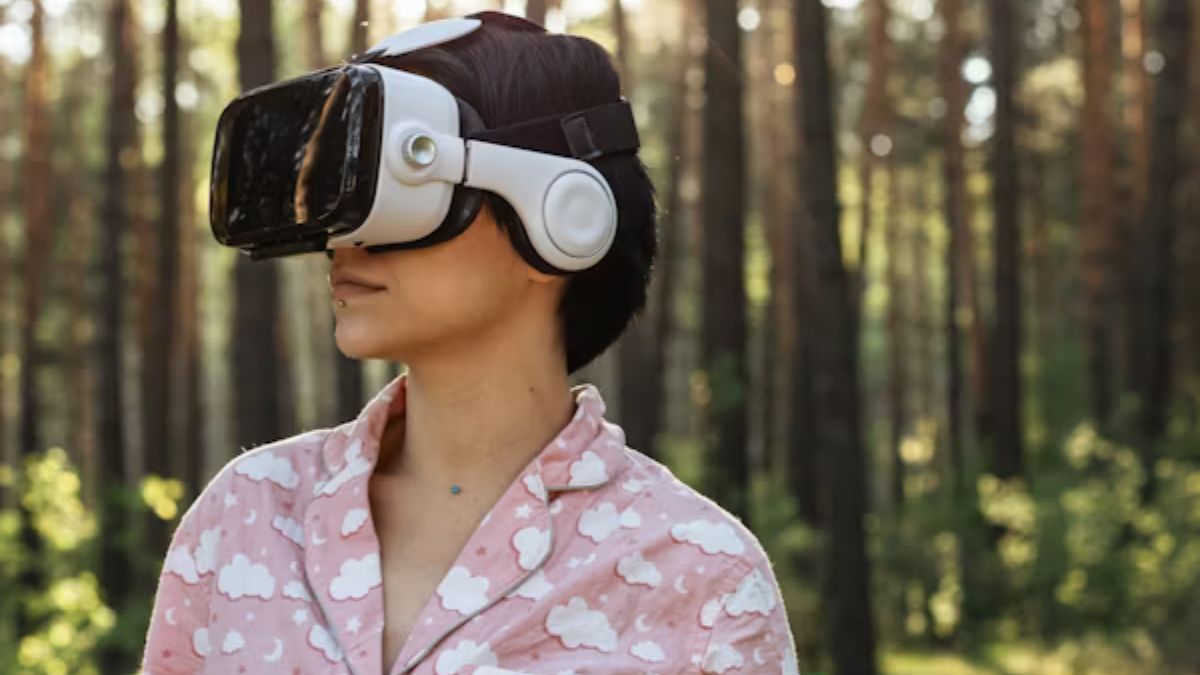 Sinpcity: Exploring the Digital Evolution of Virtual Experiences